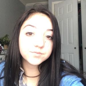 Meet your Posher, Olivia